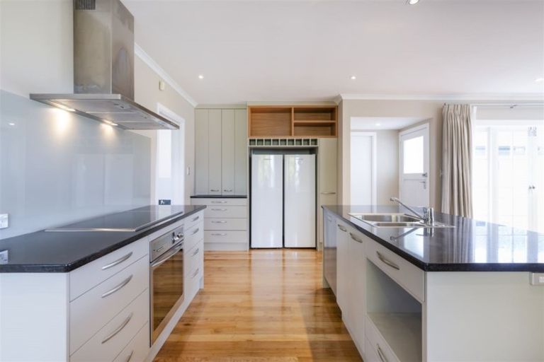 Photo of property in 15 Waione Avenue, Te Atatu Peninsula, Auckland, 0610