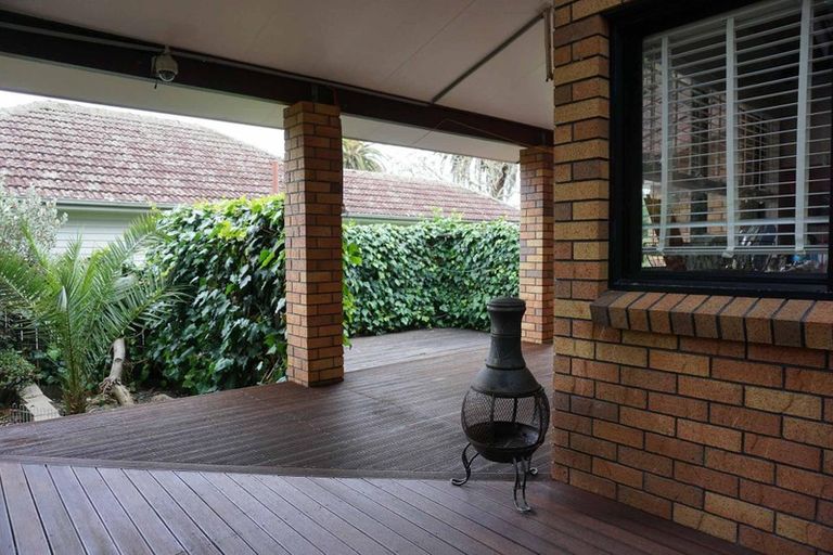 Photo of property in 1b Wheturangi Road, Greenlane, Auckland, 1061