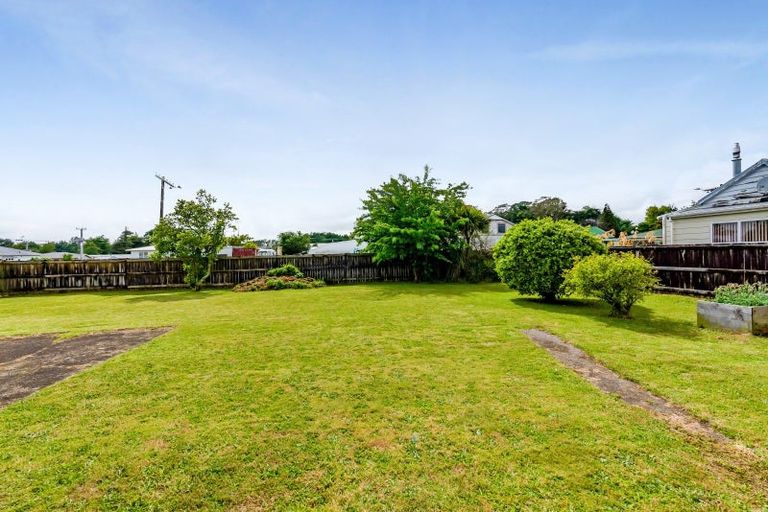 Photo of property in 3 Carrington Street, Inglewood, 4330