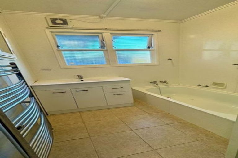 Photo of property in 57 Maupuia Road, Maupuia, Wellington, 6022
