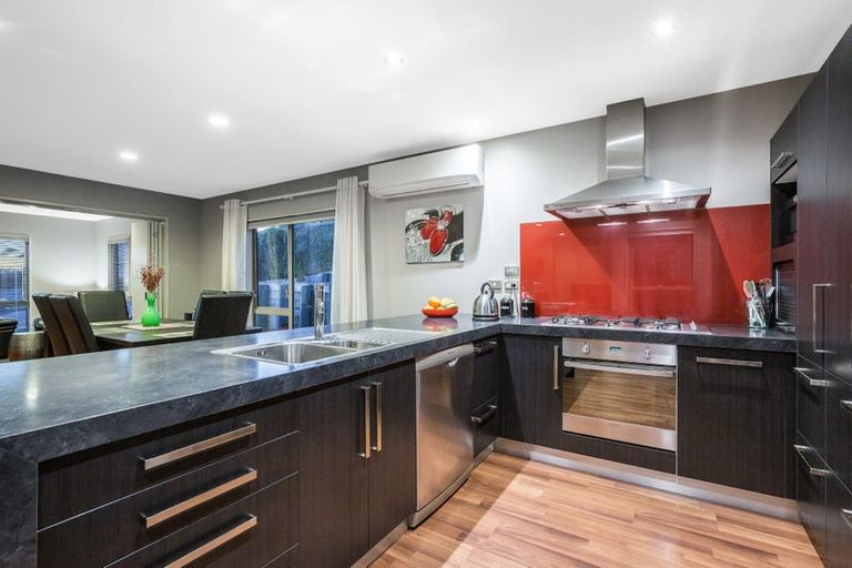 Photo of property in 33 Kahurangi Heights, Aotea, Porirua, 5024