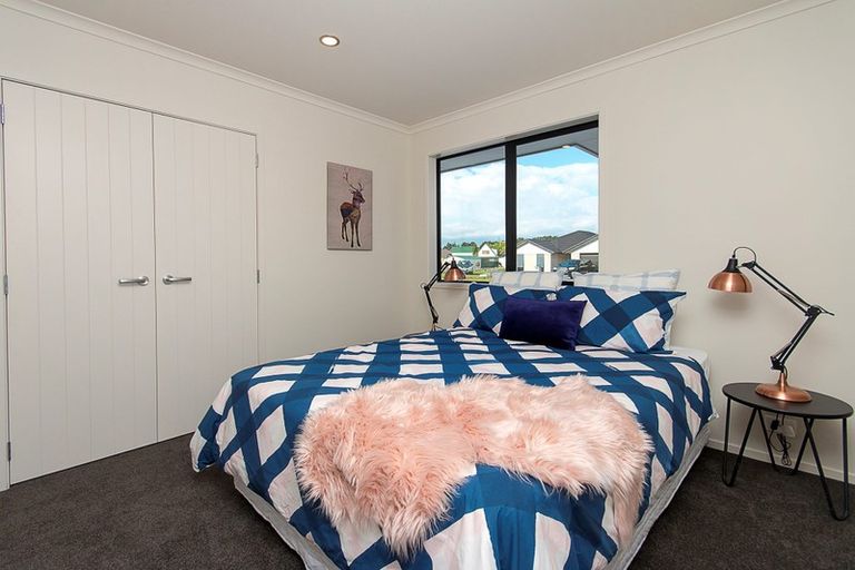 Photo of property in 2 Glennron Lane, Waiuku, 2123