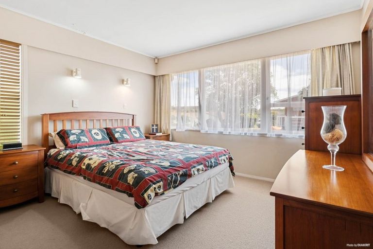 Photo of property in 5 Hazeldene Place, Opaheke, Papakura, 2113