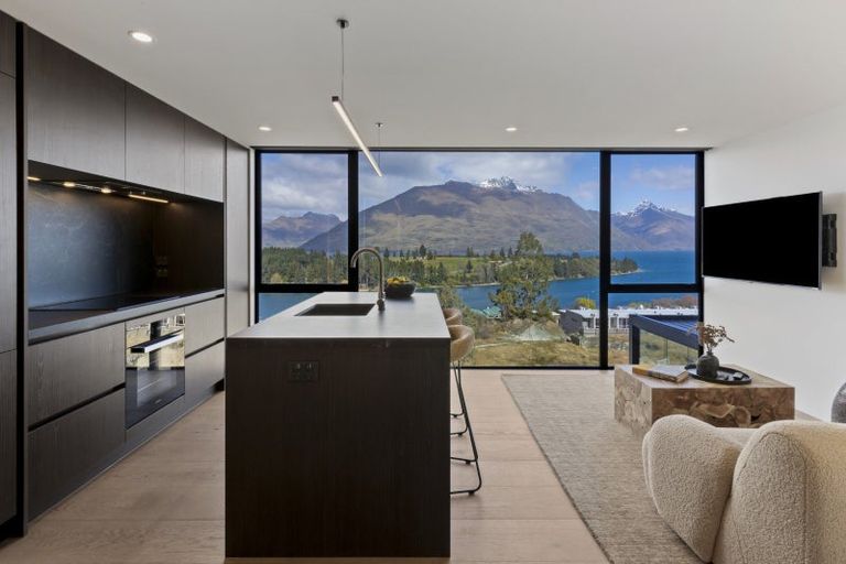 Photo of property in 9 Earnslaw Terrace, Queenstown, 9300