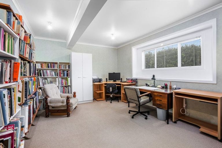 Photo of property in 129 Kahu Road, Paremata, Porirua, 5024