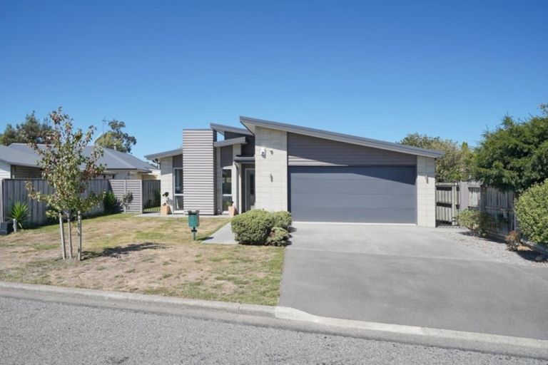 Photo of property in 28 Bank Street, Amberley, 7410