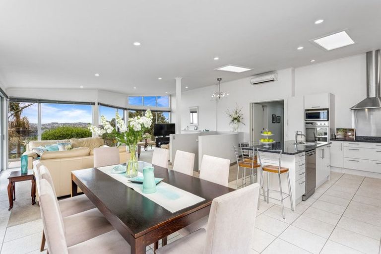 Photo of property in 88 Grovenor Drive, Orewa, 0931