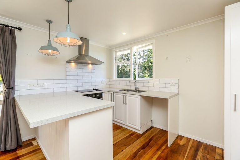Photo of property in 6a Granby Place, Westown, New Plymouth, 4310
