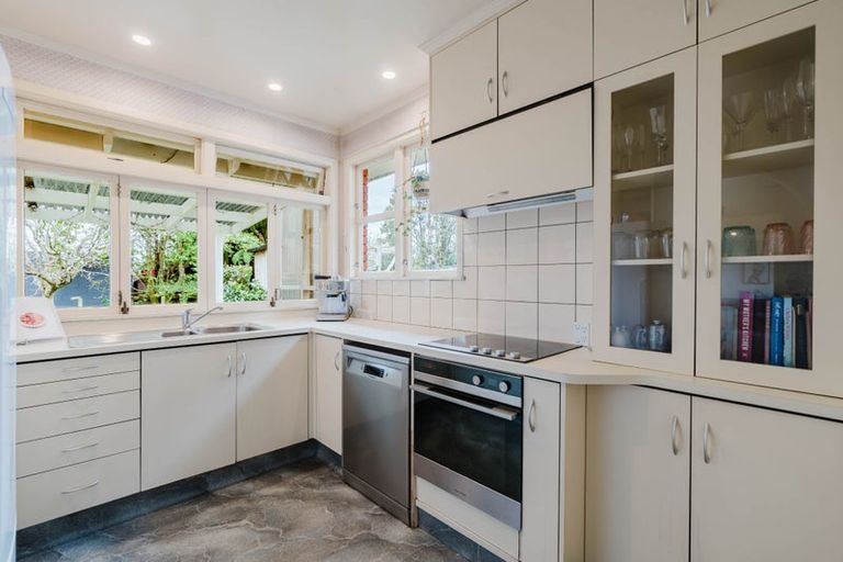 Photo of property in 16 Kensington Place, Fairfield, Hamilton, 3214