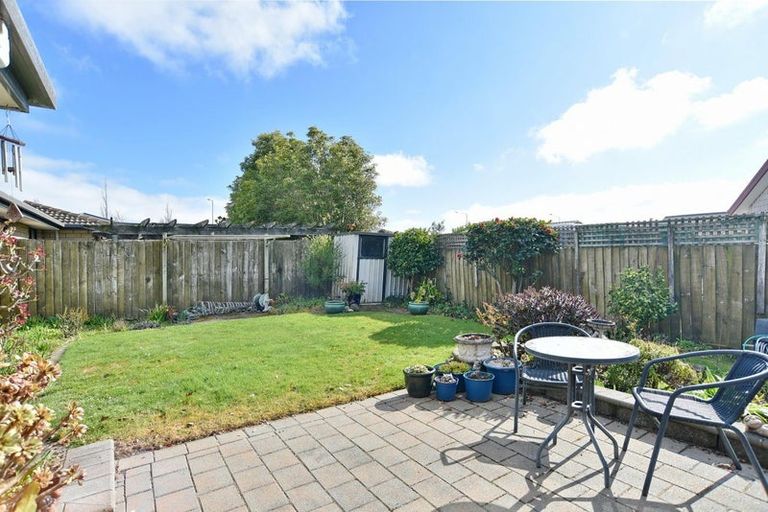 Photo of property in 2/7 Cassidy Place, Belfast, Christchurch, 8051