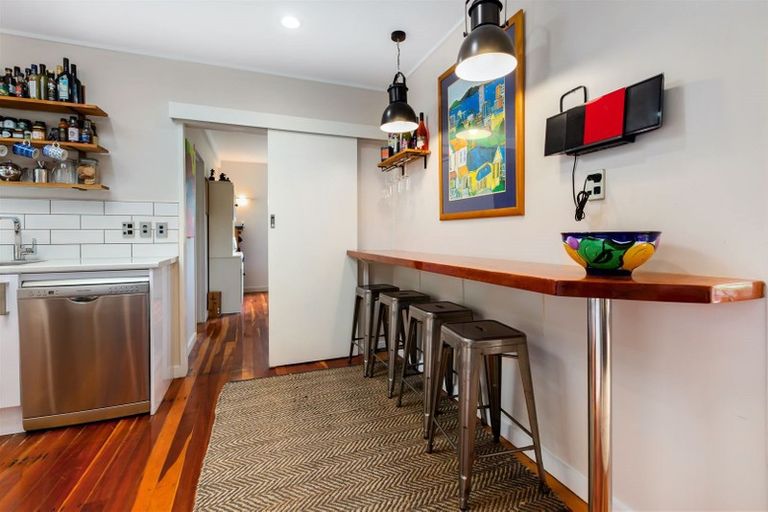 Photo of property in 19 Oak Avenue, Paremata, Porirua, 5024