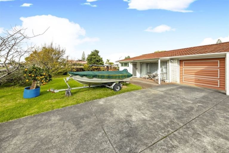 Photo of property in 2/67 Edgewater Drive, Pakuranga, Auckland, 2010