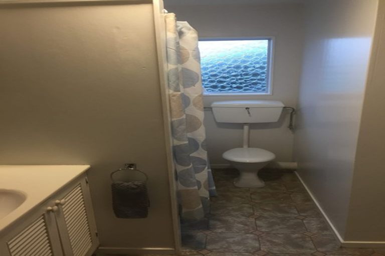 Photo of property in 2/218 Onepu Road, Lyall Bay, Wellington, 6022