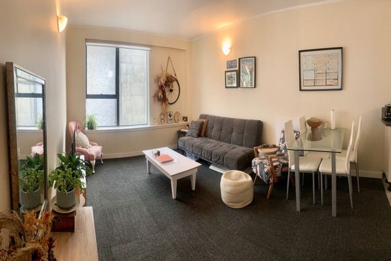 Photo of property in Hobson Court Flats, 42/70 Hobson Street, Thorndon, Wellington, 6011