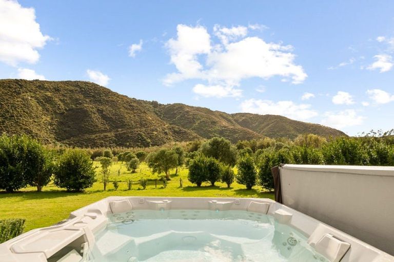 Photo of property in 1276 Coast Road, Wainuiomata Coast, Lower Hutt, 5373