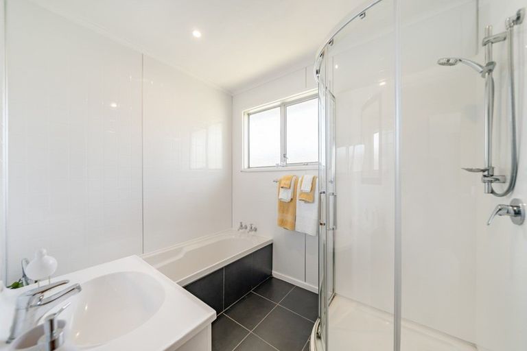 Photo of property in 37 Hillside Drive, Maoribank, Upper Hutt, 5018