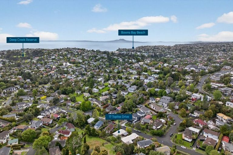 Photo of property in 17 Topliss Drive, Northcross, Auckland, 0632
