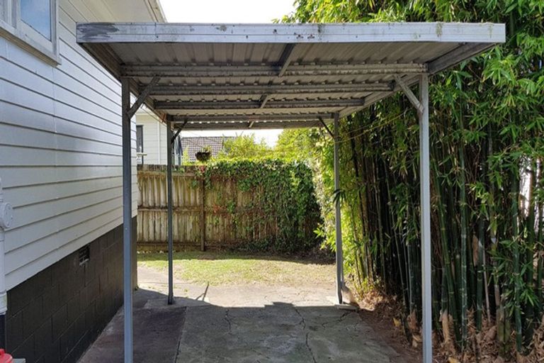 Photo of property in 11 Ussher Place, Pakuranga Heights, Auckland, 2010