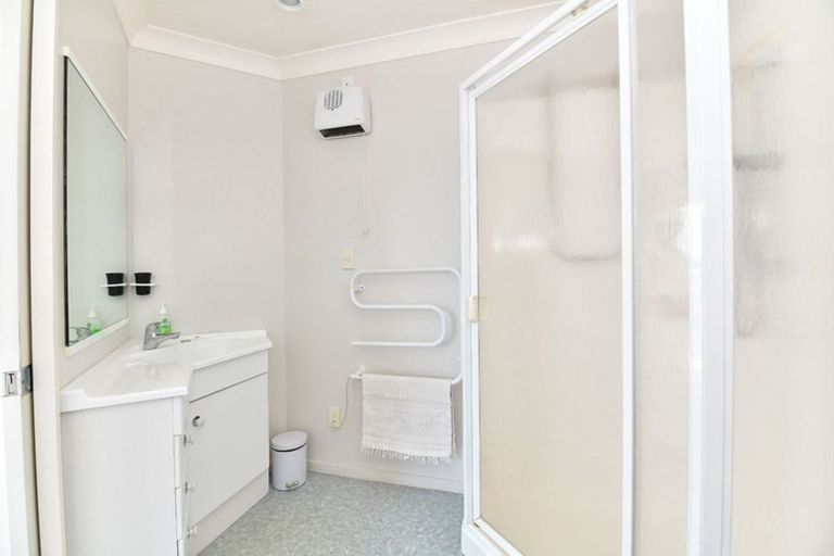 Photo of property in 21 Charlotte Street, Stanmore Bay, Whangaparaoa, 0932