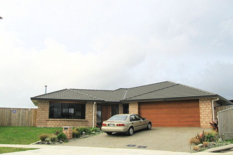 Photo of property in 17 Monarch Place, Paraparaumu Beach, Paraparaumu, 5032