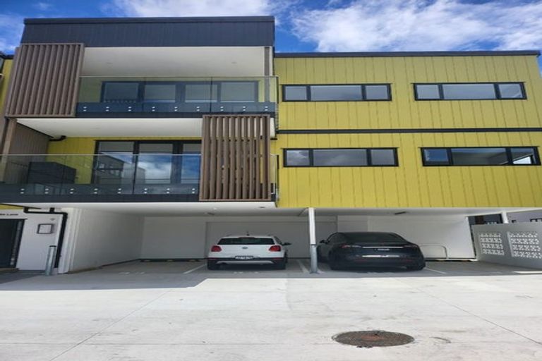 Photo of property in 202/3 Newelm Lane, Flat Bush, 2019