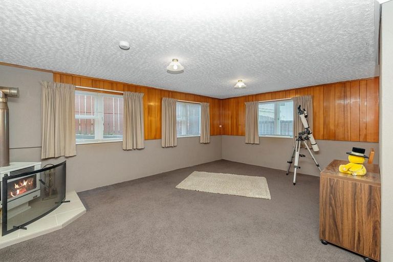 Photo of property in 6 Fowey Avenue, Te Atatu South, Auckland, 0610