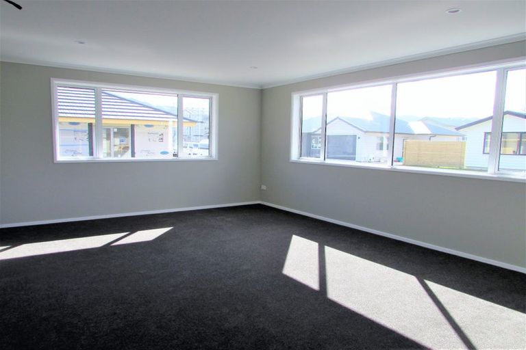 Photo of property in 17 Poulson Grove, Trentham, Upper Hutt, 5018