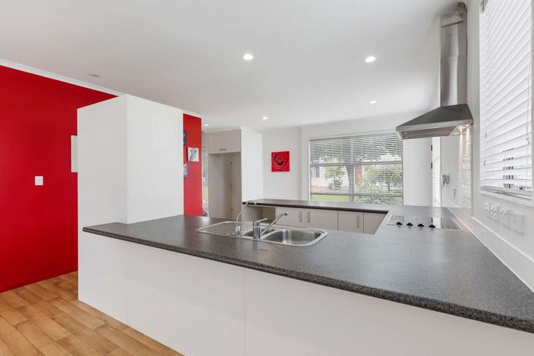 Photo of property in 8 Figaro Crescent, Takanini, 2112