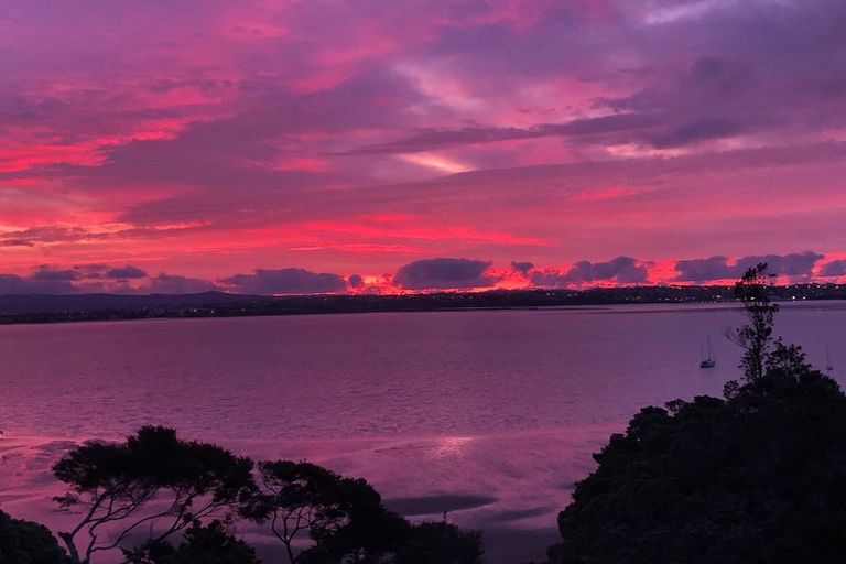 Photo of property in 5 Poaka Place, Beach Haven, Auckland, 0626