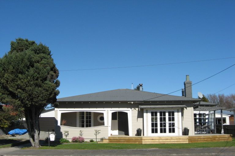 Photo of property in 2 Union Street, Waipawa, 4210