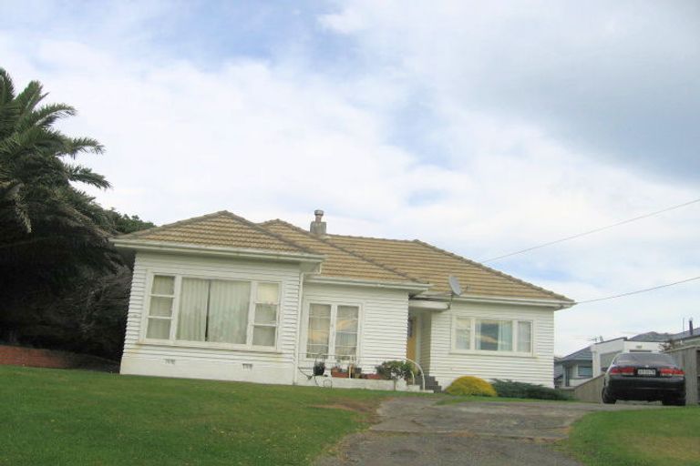 Photo of property in 6 Ongley Crescent, Tawa, Wellington, 5028