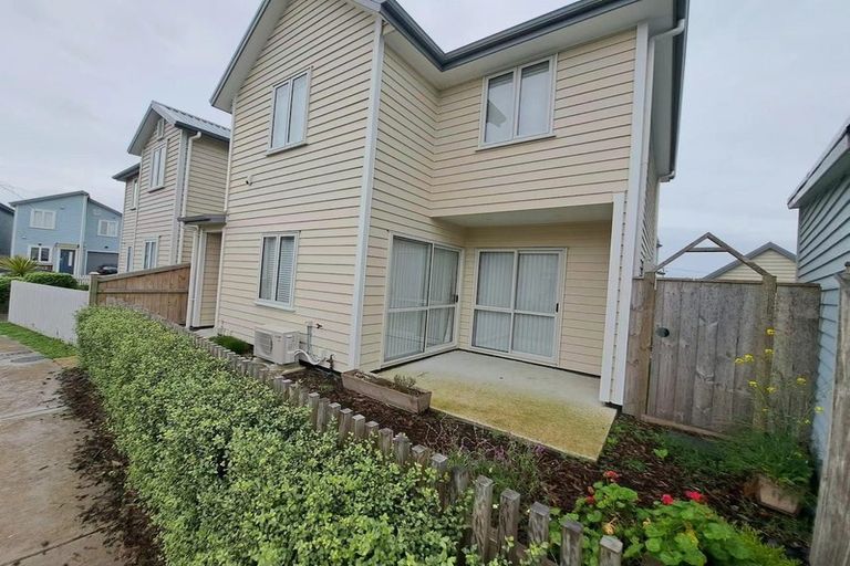 Photo of property in 17 Warbler Crescent, Papakura, 2110