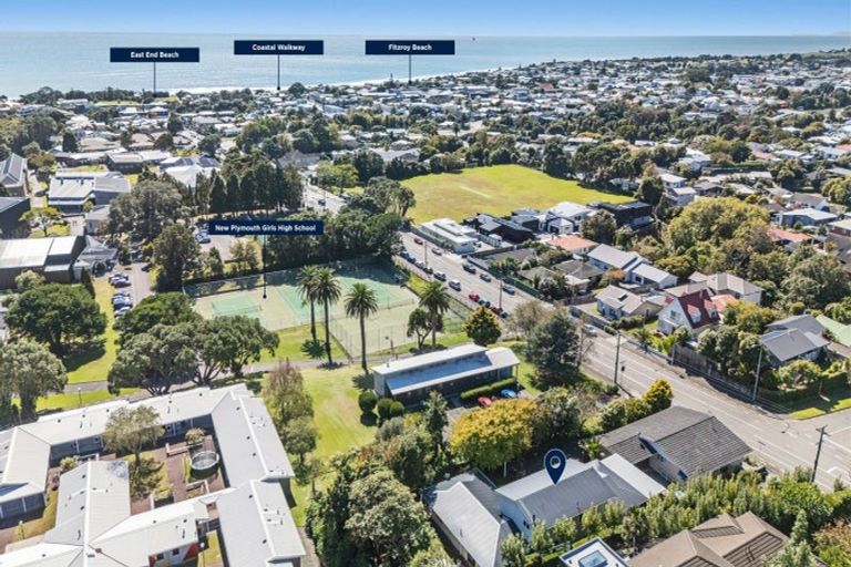 Photo of property in 76a Mangorei Road, Strandon, New Plymouth, 4312