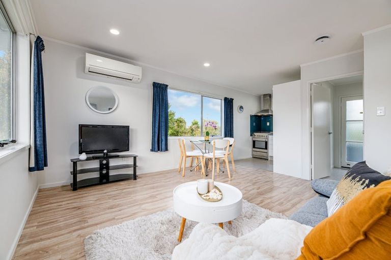 Photo of property in 2/50 Makora Road, Massey, Auckland, 0614