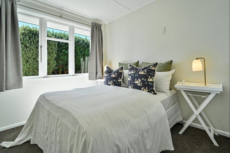 Photo of property in 28 Pitt Street, Clive, 4102