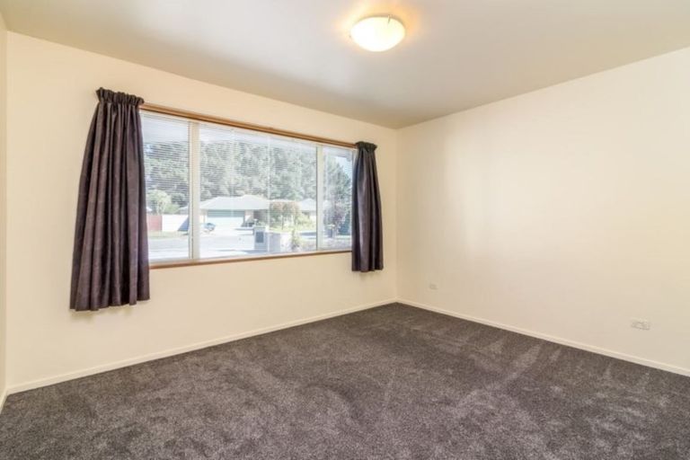 Photo of property in 20 Amoka Crescent, Parklands, Christchurch, 8083