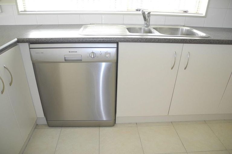 Photo of property in 24 Stranraer Crescent, Wattle Downs, Auckland, 2103