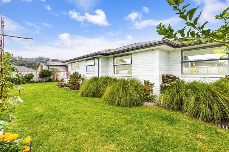 Photo of property in 13 Robert Might Road, Kumeu, 0810