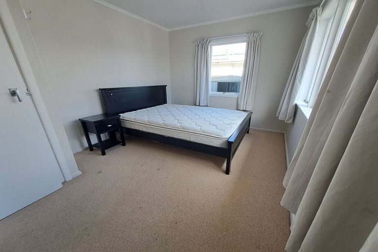 Photo of property in 3244a Great North Road, New Lynn, Auckland, 0600