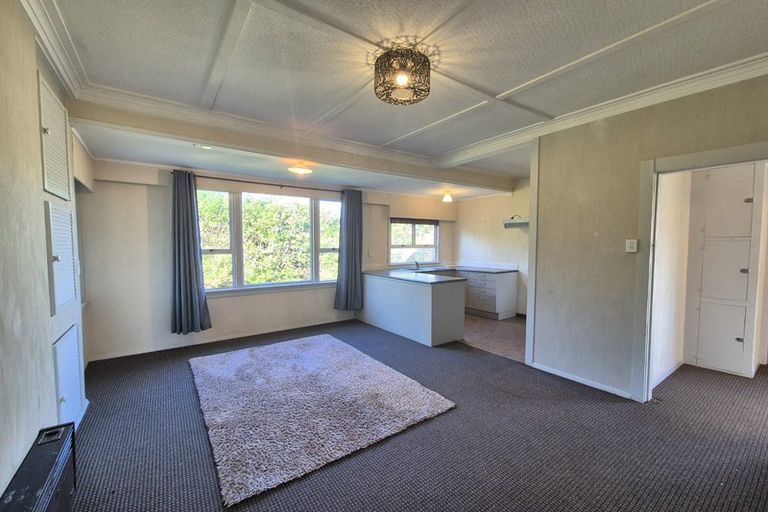 Photo of property in 180 Tasman Street, Opunake, 4616