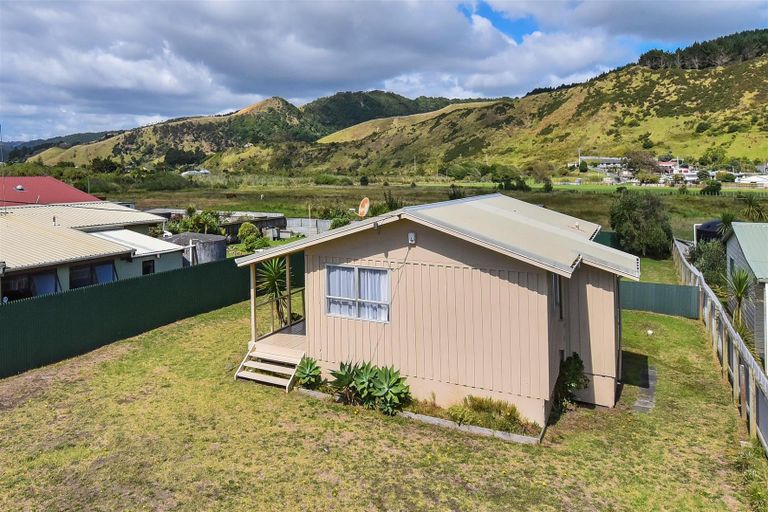 Photo of property in 30 Cordyline Road, Port Waikato, Tuakau, 2695