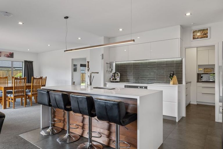 Photo of property in 22 Mercade Close, Stratford, 4332