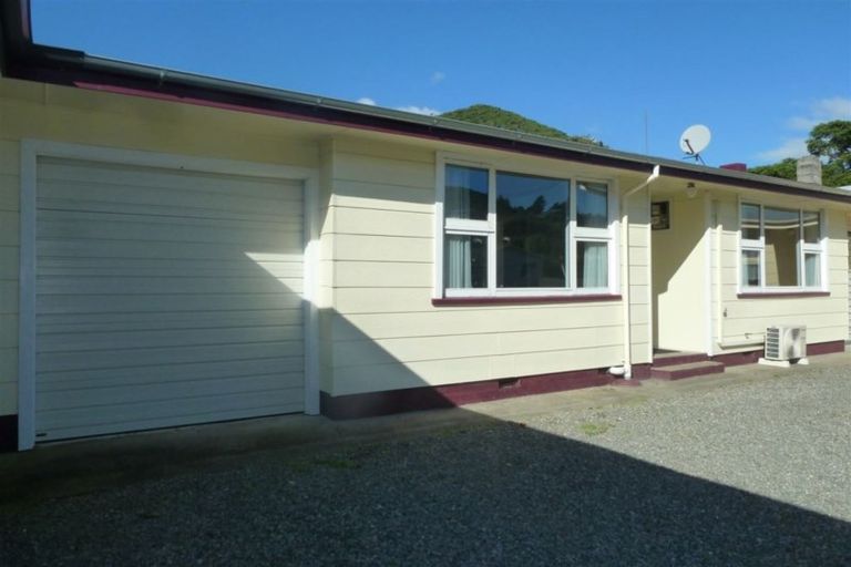 Photo of property in 30b York Street, Picton, 7220