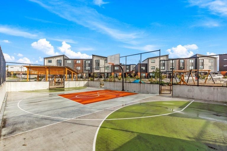 Photo of property in 9/327 Glengarry Road, Glen Eden, Auckland, 0602