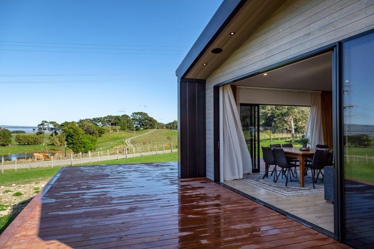 Photo of property in 52 Cross Creek Road, Western Lake, Featherston, 5773