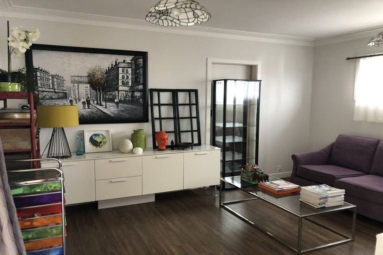 Photo of property in 11 Castaing Crescent, Te Atatu South, Auckland, 0610