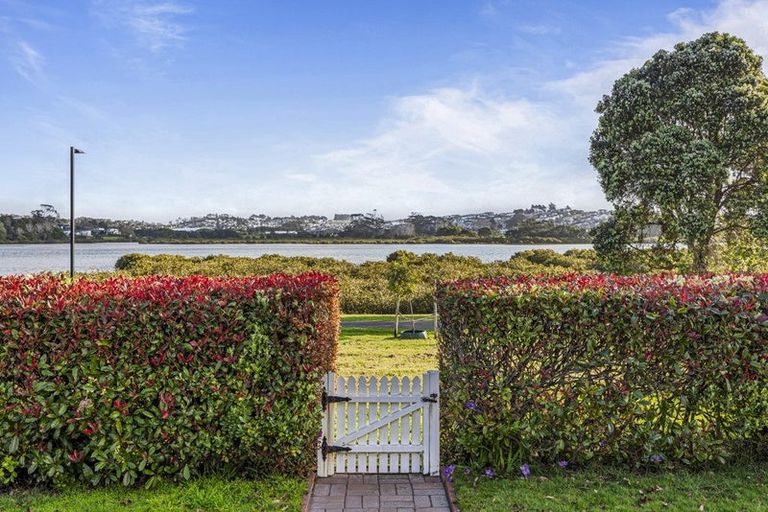 Photo of property in 48 Settlers Grove, Orewa, 0931