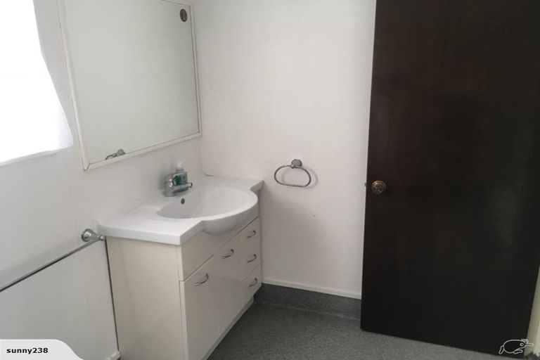 Photo of property in 1/20 Halldene Terrace, Red Beach, 0932