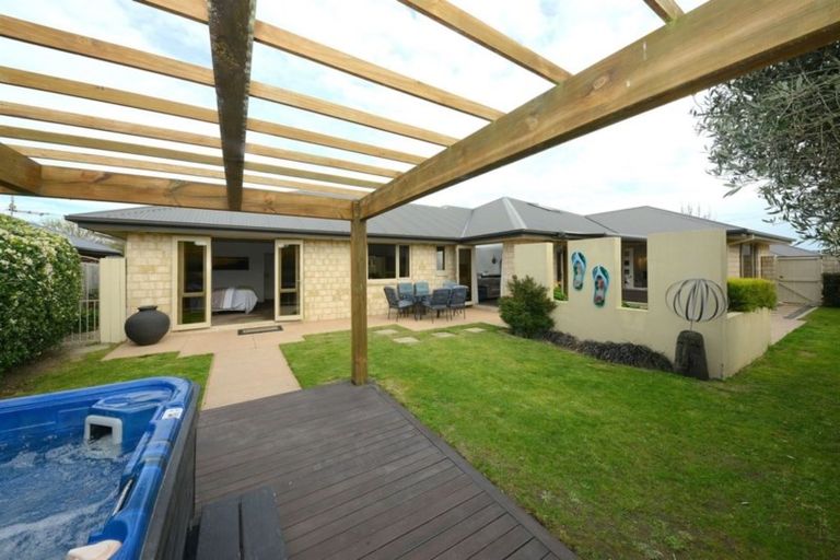 Photo of property in 76 Puhara Avenue, Parklands, Christchurch, 8083