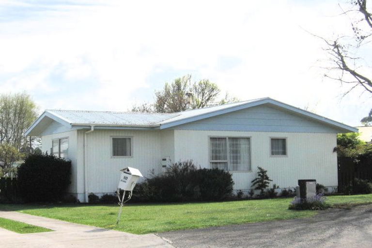 Photo of property in 10 Matthew Place, Kawaha Point, Rotorua, 3010